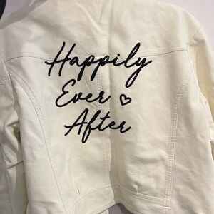 Stylish Cream Jacket with Zipper Accents